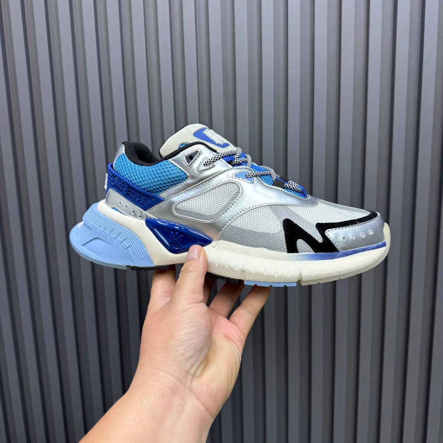 [AMIRI Amir] P: 760💰Size for couples: Female 35-40; Male 39-44; (Customized at 45.46) AMIRI Amir New Autumn and Winter Products New Autumn Latest Catwalk Couple Color Block Bread Casual Sports Shoes Series 〰 Casual fashion style full of details New generation of bone shoes popular classic upgrades Super comfortable and super popular! AUTRY is an exclusive version of AUTRY couple casual shoes from a high street brand in Los Angeles. Many celebrity Internet celebrities have the same style. Chinese new rapper Xiaobai Gali, Wang Yibo, Yang Mi and other Internet celebrity bloggers are competing for their feet. The three-dimensional molded metal logo on the side of the AJ1 shoe is on par with Nike's popular Fog. The heroic value instantly has a bit of punk rock flavor, all showing fashion sense and street style... ▪ Upper: original custom-made cowhide + original custom-made breathable mesh ▪Inner lining: original customized breathable mesh ▪Outsole: original molded two-color TPU rubber combination outsole.